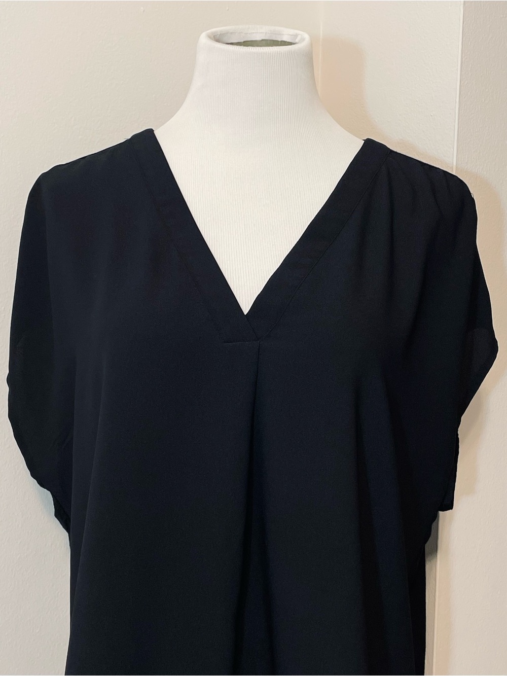 Banana Republic Black V-Neck Draped Blouse Size XL - Picture 3 of 8